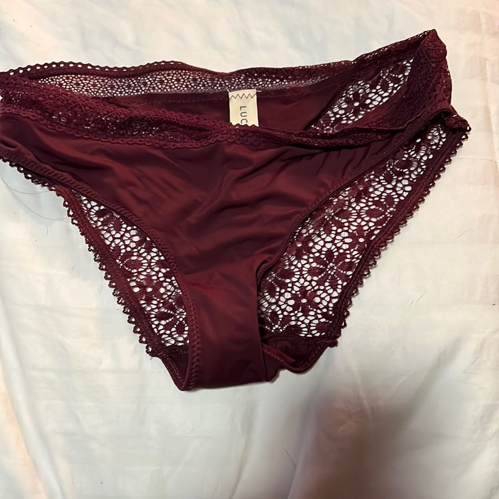 Medium lace lucky brandcheeksters